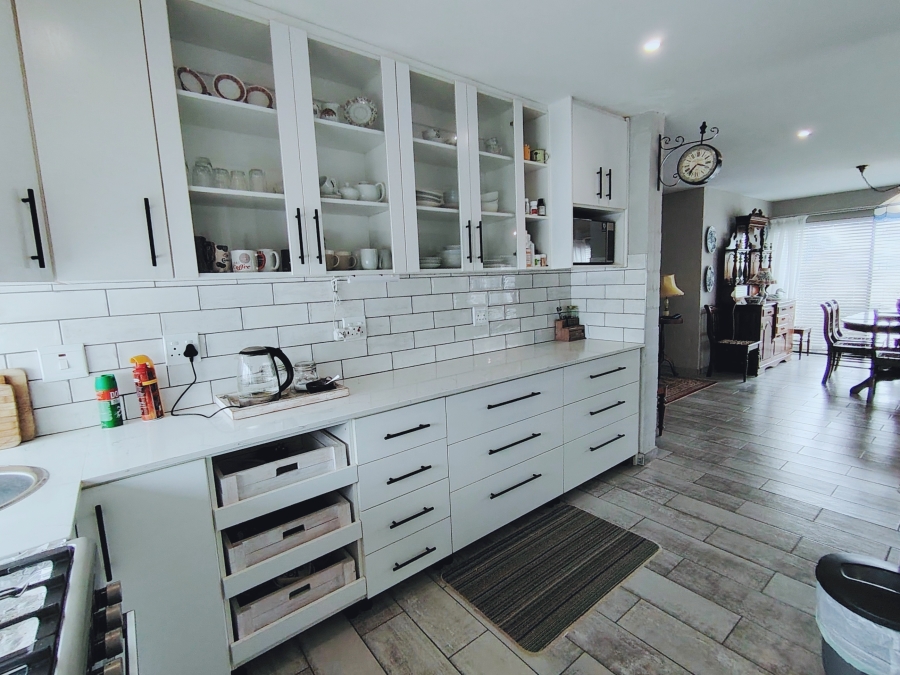4 Bedroom Property for Sale in Shelley Point Western Cape